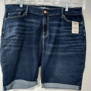 NWT Signature by Levi Strauss & Co. Gold Mid-Rise Bermuda Shorts in Size 20